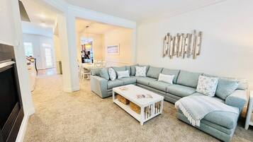 Casa de ciudad, varias camas, patio, vista al jardín (0$ Rate values) | Área de sala de estar | Chimenea