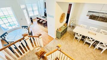 Casa de ciudad, varias camas, patio, vista al jardín (0$ Rate values) | 3 habitaciones, decoración personalizada y muebles diferentes