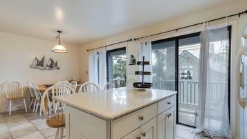 House, Multiple Beds, Balcony, Ocean View | Dining