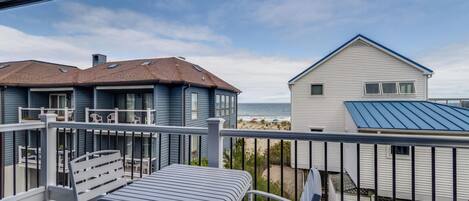 Huis, meerdere bedden, balkon, uitzicht op oceaan | Buiten dineren