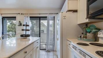 House, Multiple Beds, Balcony, Ocean View | Private kitchen | Coffee/tea maker