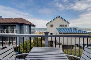 Hus - flere senge - balkon - havudsigt | Overnatningsstedets område