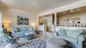 House, Multiple Beds, Balcony, Ocean View | Living area