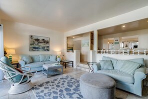 House, Multiple Beds, Balcony, Ocean View | Living area