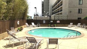 Seasonal outdoor pool - THE Crest 403 (Rehoboth Beach)