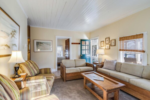 Living area - Hickman Street 103 (Rehoboth Beach)