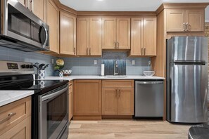 Condo, Multiple Beds, Balcony, Pool View | Private kitchen