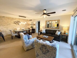 Kondominium, Beberapa Tempat Tidur, balkon, pemandangan kolam renang | Area keluarga