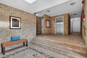 Apartment, Mehrere Betten, Balkon, Poolblick | Innenbereich