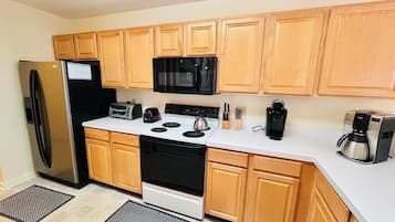 Vila, Beberapa Tempat Tidur, patio, pemandangan kebun | Dapur pribadi | Mesin pembuat kopi/teh