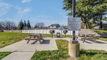 Tempat makan outdoor