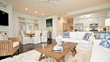 Casa de campo, varias camas, patio, vista al jardín | Área de sala de estar | Chimenea