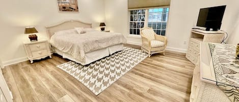 Maison, plusieurs lits, cuisine, vue océan (CLAYTON STREET 17A) | 5 chambres, décoration personnalisée, ameublement personnalisé