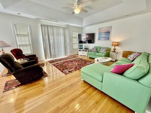 House, Multiple Beds, Kitchen, Ocean View (CLAYTON STREET 17A) | Living area