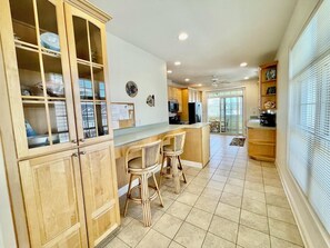 Huis, Meerdere bedden, keuken, uitzicht op zee (CLAYTON STREET 17A) | Privékeuken | Een koffiezetapparaat/waterkoker