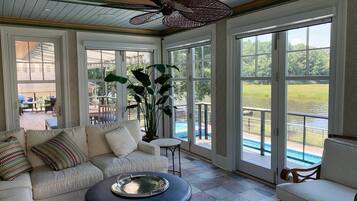 House, Berbilang Katil, Pool Access | Ruang tamu | Pendiangan