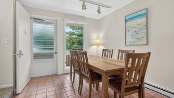 Condo, Multiple Beds, Balcony, Garden View | Dining
