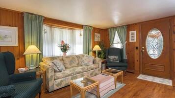 Cottage, Multiple Beds, Patio, Garden View | Living area | Fireplace