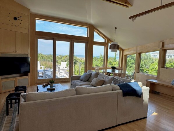 Cottage, Multiple Beds, Pool Access | Living area