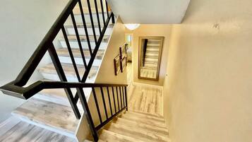 Apartment, 1 Queen-Bett und Schlafsofa, Balkon, Stadtblick | Innenbereich