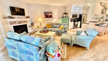 House, Multiple Beds, Patio, Garden View | Living area