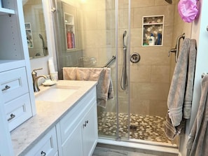 House, Multiple Beds, Kitchen | Bathroom