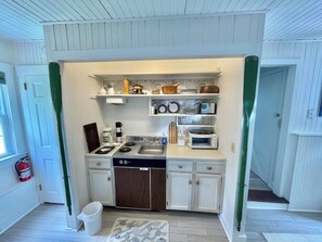 コテージ ベッド (複数台) パティオ | 専用キッチン | コーヒー / ティーメーカー