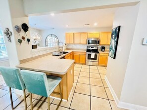 Townhouse, flere senger, terrasse, bassengutsikt | Eget kjøkken | Kaffetrakter/tekoker