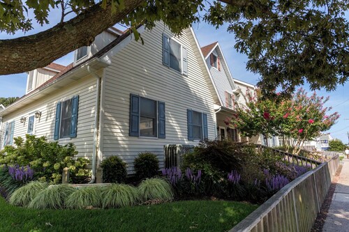 King Charles Avenue 408 #1