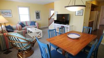 Casa adosada, varias camas, cocina, vistas al jardín | Interior