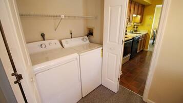 Townhome, Multiple Beds, Kitchen, Garden View | Laundry