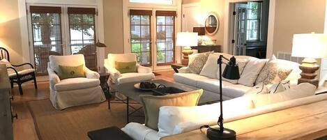 Maison, plusieurs lits, balcon, vue jardin | Coin séjour