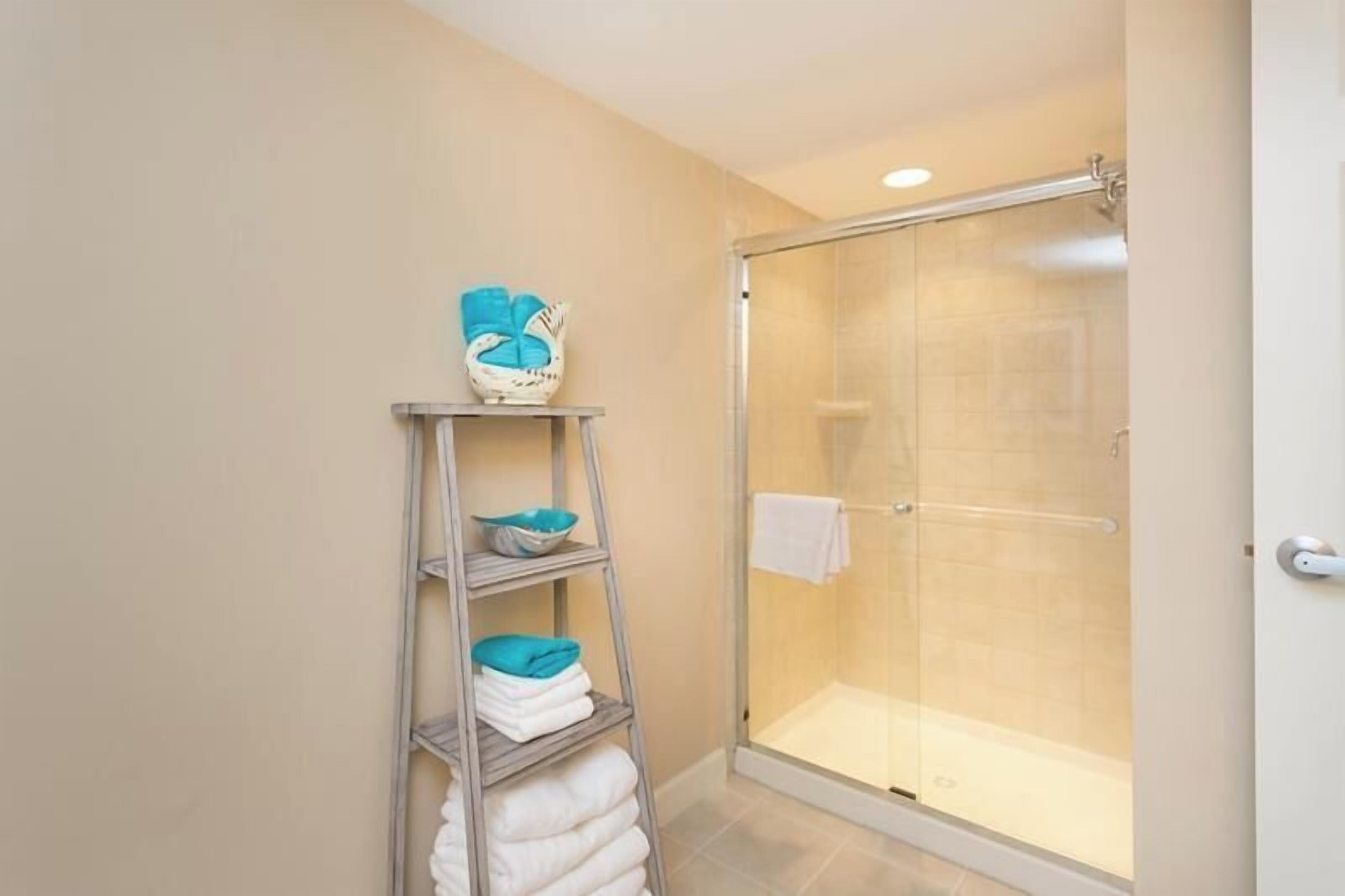 Condo, 1 King Bed with Sofa bed, Balcony, Garden View | Bathroom