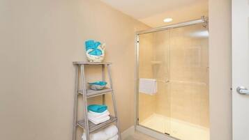 Condo, 1 King Bed with Sofa bed, Balcony, Garden View | Bathroom