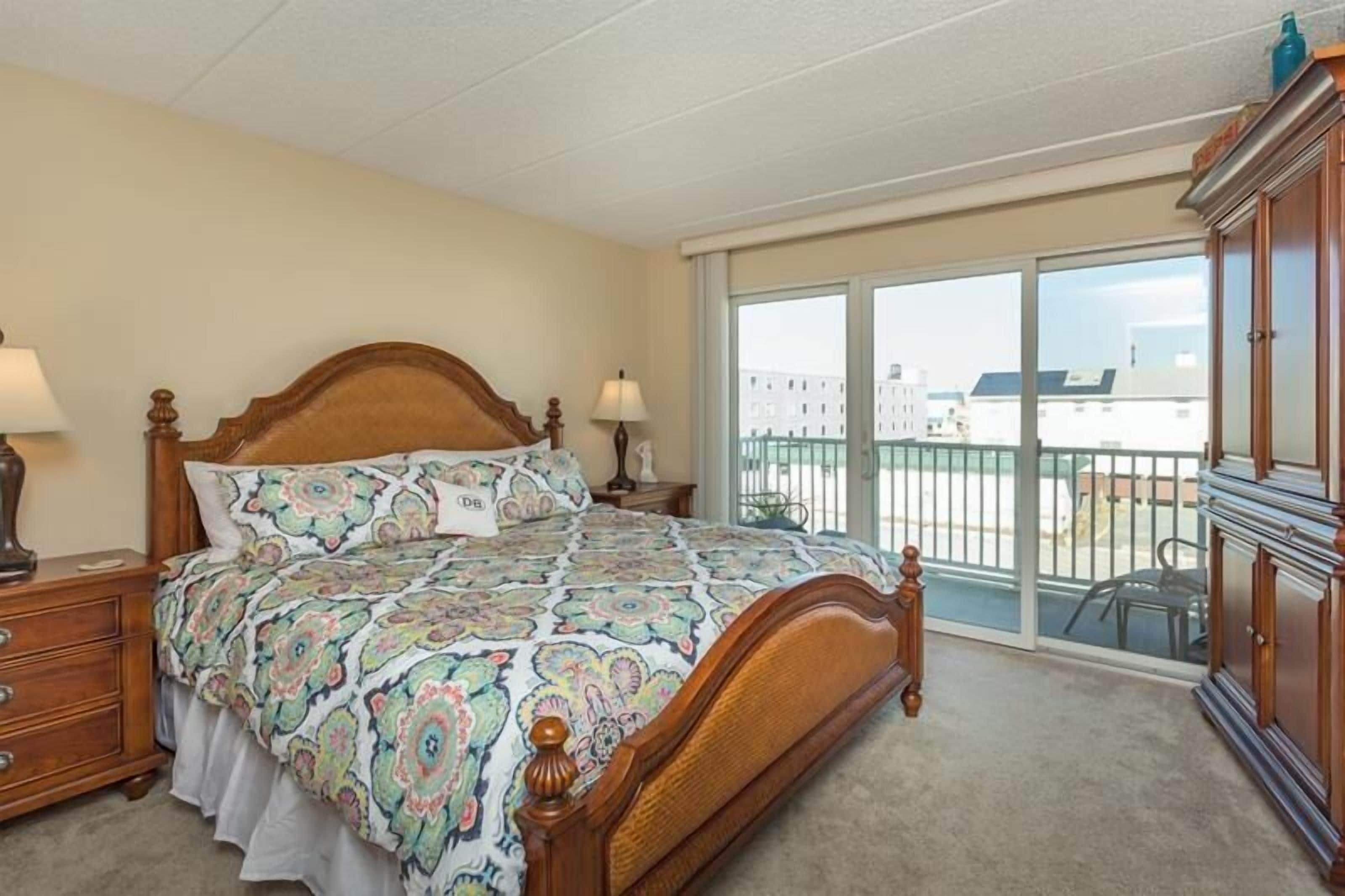 Condo, 1 King Bed with Sofa bed, Balcony, Garden View | 1 bedroom, individually decorated, individually furnished