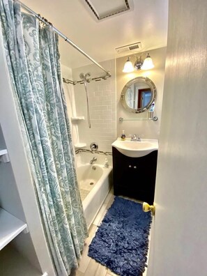 Cottage, Multiple Beds, Patio, Garden View | Bathroom - Park Avenue 105 (Rehoboth Beach)