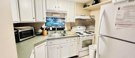 Apartment, Multiple Beds, Kitchen, Garden View | Private kitchen | Coffee/tea maker
