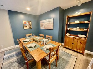 Condo, varias camas, balcón | 3 habitaciones, decoración personalizada y muebles diferentes 