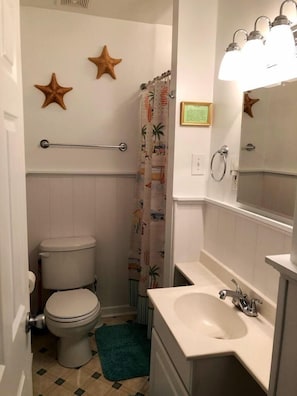 Condo, várias camas, cozinha, vista para o jardim | Banheiro