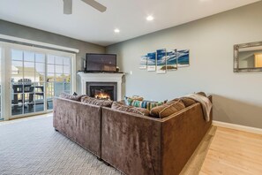 House, Multiple Beds, Patio, Garden View | Living area | Fireplace