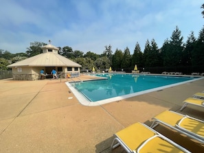 Sesongbasert utendørsbasseng