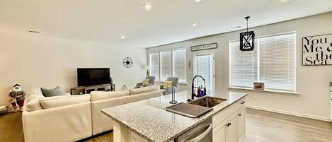 Ferienhaus, Mehrere Betten, Terrasse, Gartenblick | Wohnbereich