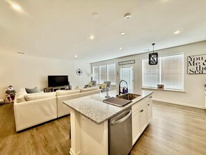 Living area - Cross Gate Road 38074 (Millville)