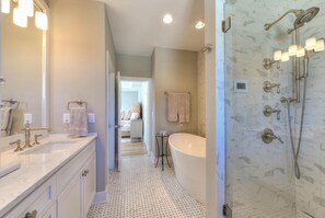 House, Multiple Beds, Pool Access, Pool View | Bathroom - Laurel Street 306 (Rehoboth Beach)