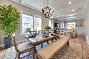 บ้านพัก, หลายเตียง, ใช้สระว่ายน้ำได้, วิวสระว่ายน้ำ | 4 ห้องนอน, ห้องพักตกแต่งอย่างมีเอกลักษณ์, ตกแต่งพิเศษโดยเฉพาะ