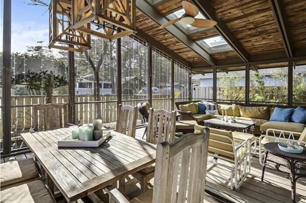 Outdoor dining - Carolina Street 109 (Rehoboth Beach)