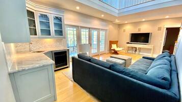 House, Berbilang Katil, Fireplace, Garden View | Ruang tamu | 42 inci televisyen skrin rata dengan digital, pendiangan