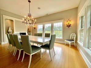 Casa, varias camas, chimenea, vistas al jardín | Vistas desde la habitación