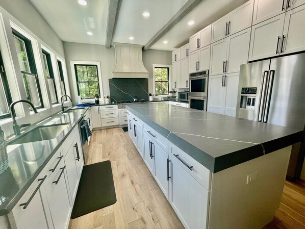 ハウス ベッド (複数台) プールアクセス プールビュー | 専用キッチン | コーヒー / ティーメーカー