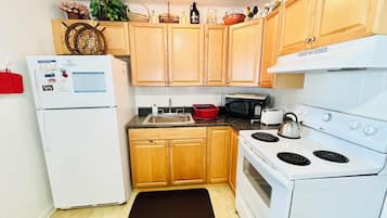 Condo, Multiple Beds, Balcony, Ocean View | Private kitchen | Coffee/tea maker